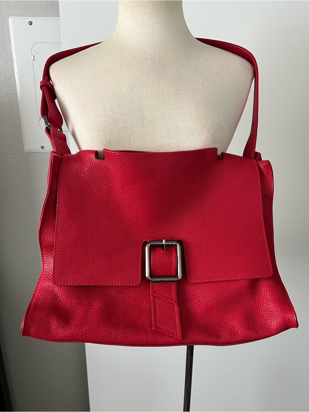 Source Unknown Red Pebbled Leather Shoulder Bag with Buckle